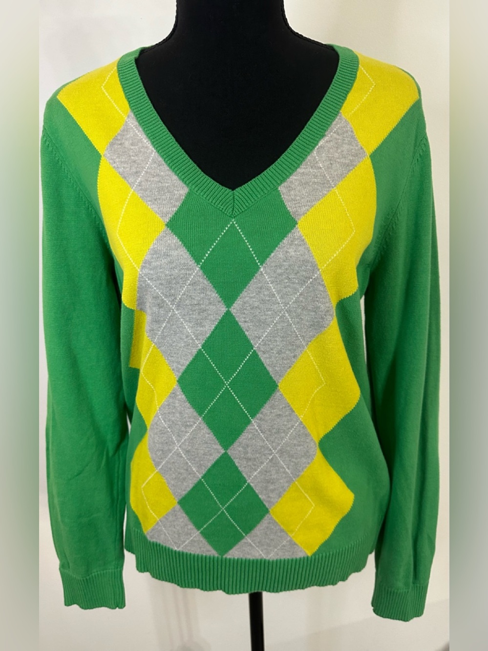 IZOD Green Base w/Diamond Argyle V-Neck Sweater - Size L